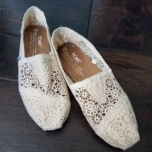 Toms Classic Crochet Slip On Size 8 in Cream